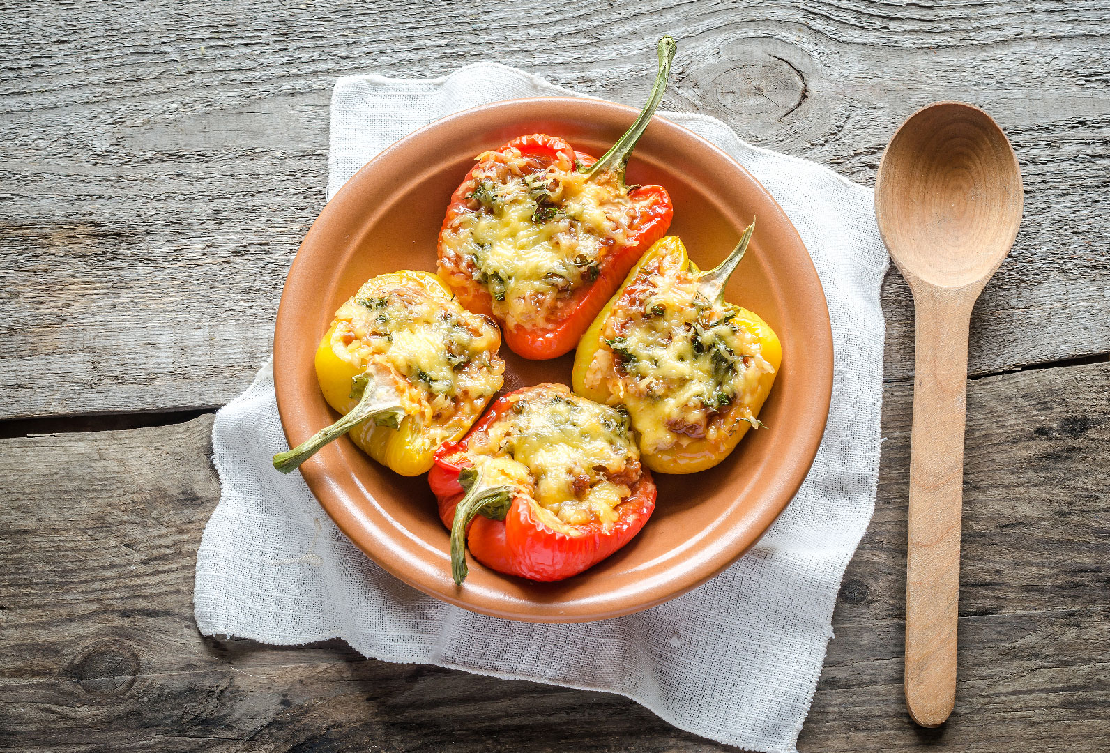 Kolbászos töltött paprika